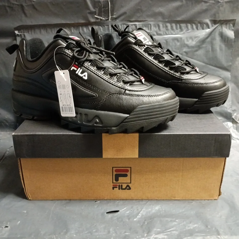 BOXED PAIR OF FILA DISRUPTOR II PREMIUM TRAINERS IN BLACK SIZE UK 9
