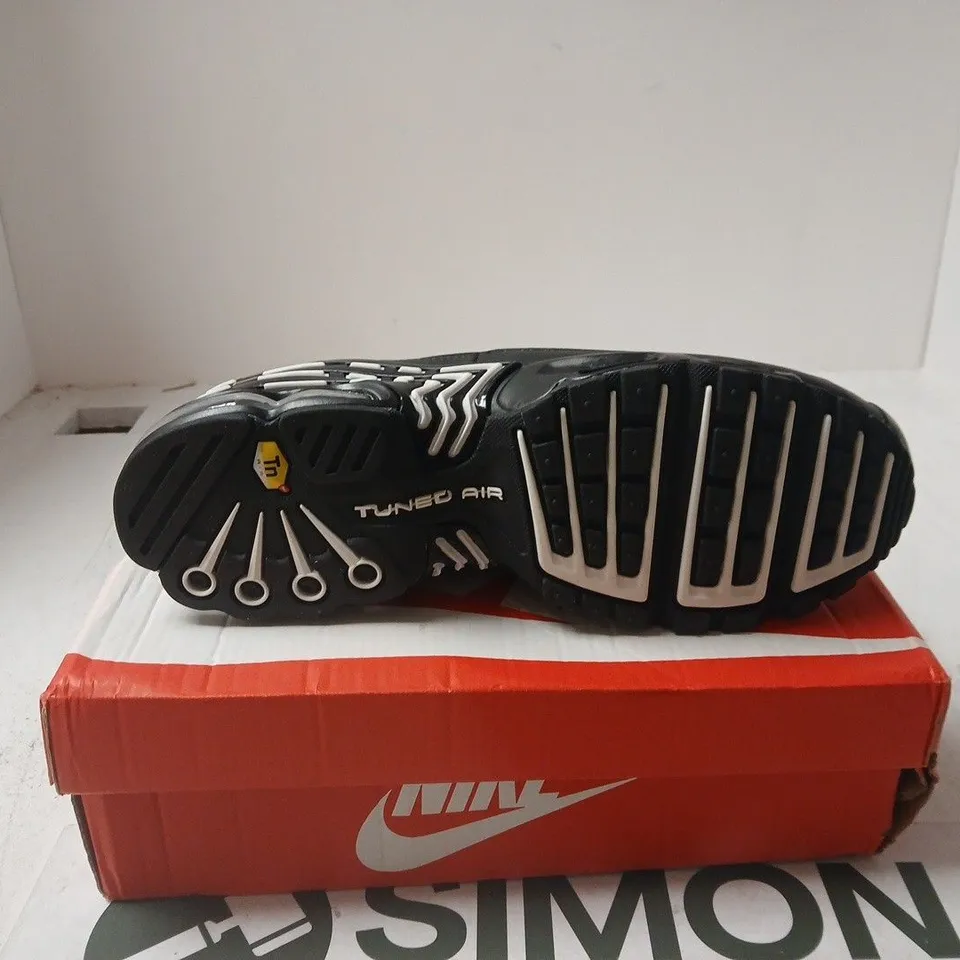 NIKE UK 11 AIR MAX PLUS III