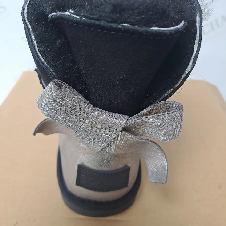BOXED BONOVA BLACK SILVER BOW STYLE BOOTS SIZE 8