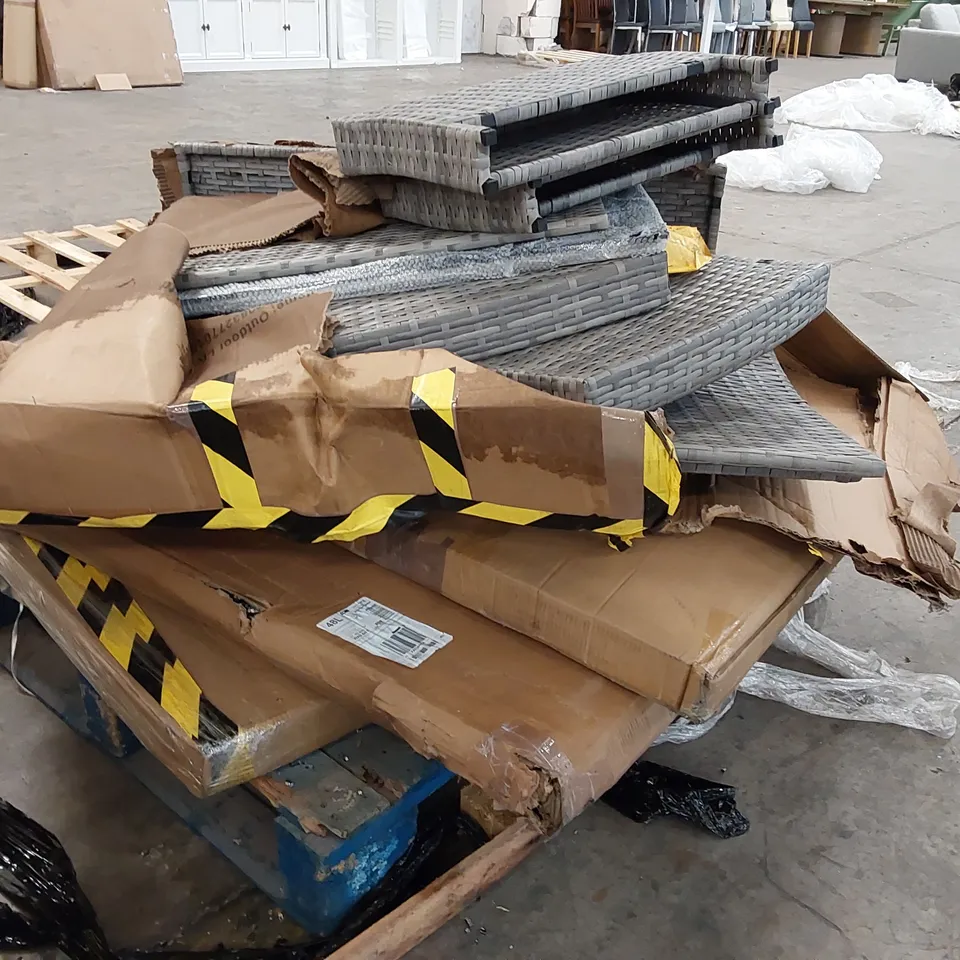 PALLET OF ASSORTED GARDEN FURNITURE PARTS