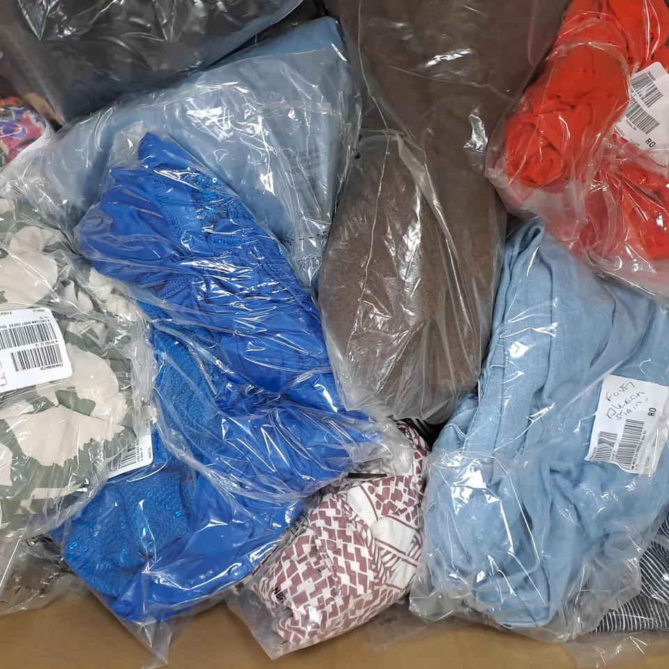 BOX OF APPROXIMATELY 20 ASSORTED CLOTHING AND FASHION ITEMS IN VARIOUS SIZES, COLOURS, AND STYLES - COLLECTION ONLY