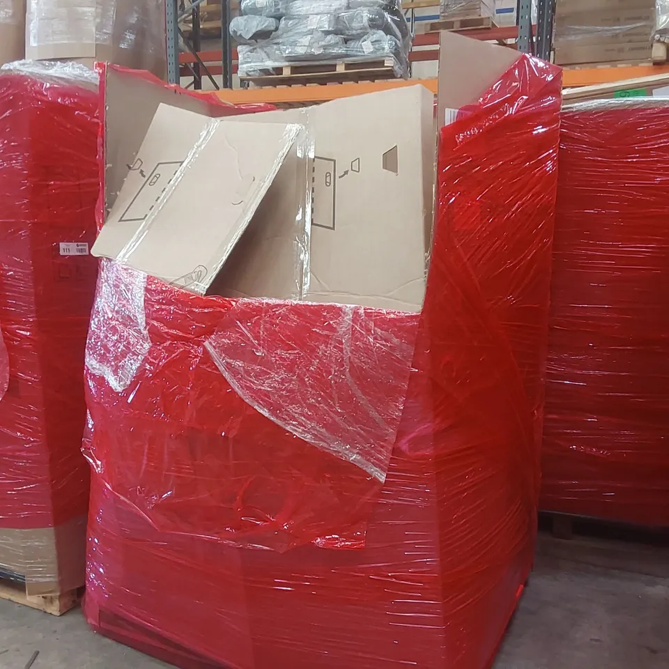 PALLET CONTAINING A LARGE QUANTITY OF ASSORTED ITEMS INCLUDING: MONITOR RISER, GARMENT RACK, ICE BATH TUB, SAFETY GATE, BLINDS ECT