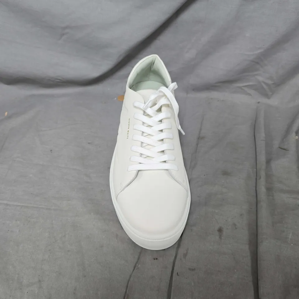 UNBOXED PAIR OF HIDDEN WHITE TRAINERS IN WHITE - UK 10