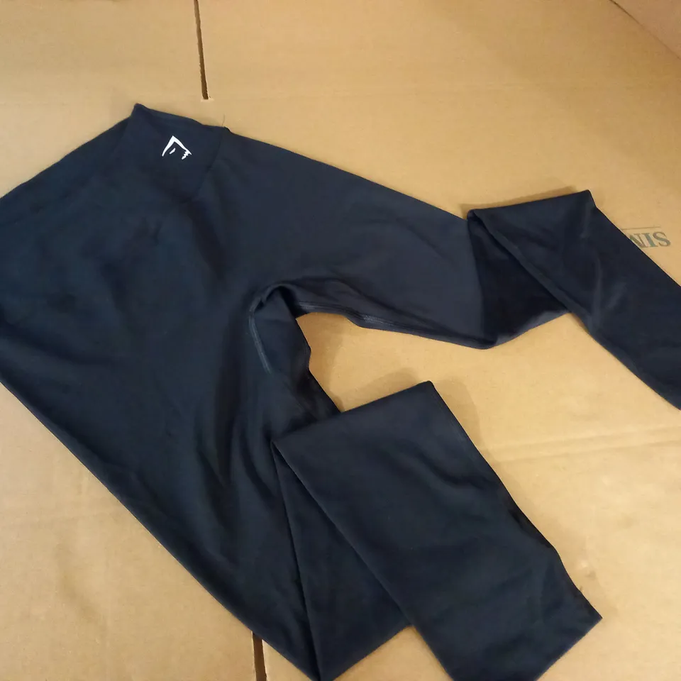GYMSHARK BLACK TRAINING PANTS - M