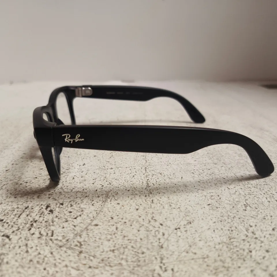 RAY-BAN WAYFARER SUNGLASSES – WITH BOX