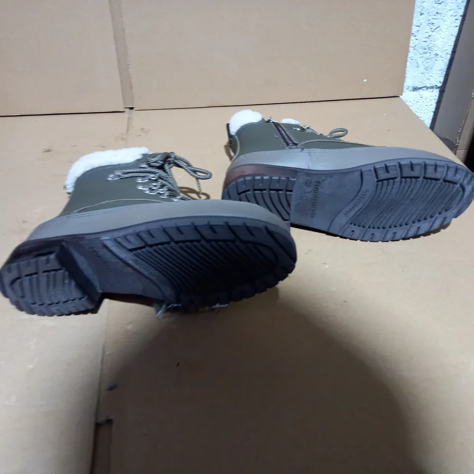 EMU AUSTRALIA OKAB DARK OLIVE BOOT SIZE 5 