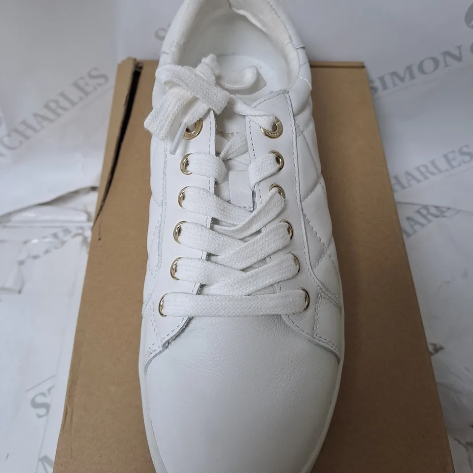 BOXED DUNE LONDON TRAINERS IN WHITE SIZE 6.5 