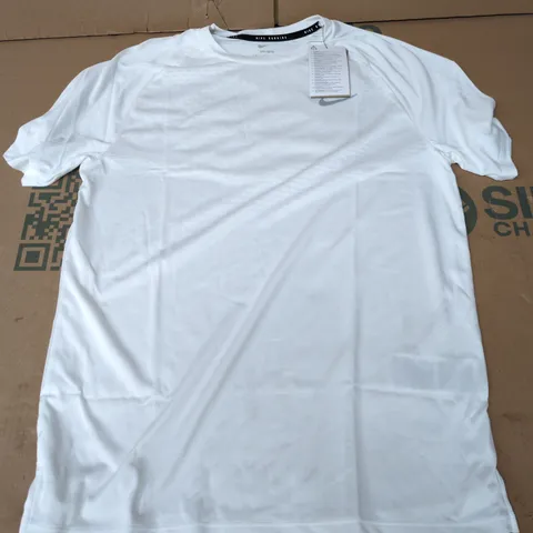NIKE STRIDE RUNNING TEE IN WHITE - SMALL