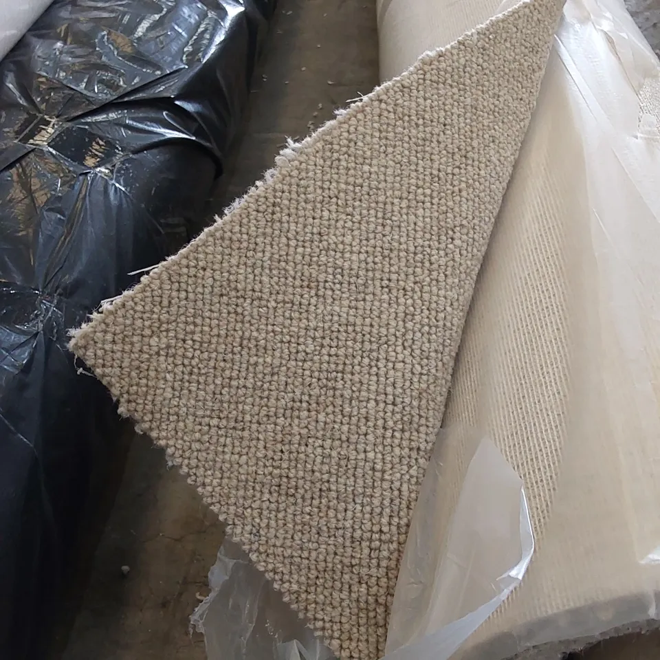 ROLL OF QUALITY EC FREEDOM XTRA ASTWOOD CARPET // SIZE: APPROX 4 X 3.3m