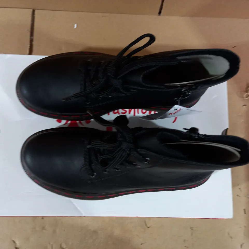 RIEKER LACE ANKLE BOOTS BLACK - SIZE 5
