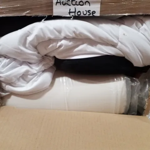 PALLET CONTAINING ASSORTED CUSHIONS & BEDDING