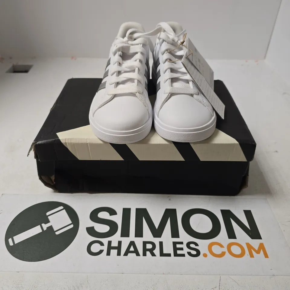 BOXED PAIR OF ADIDAS KIDS GRAND COURT 2.0 TRAINERS IN WHITE - UK 2