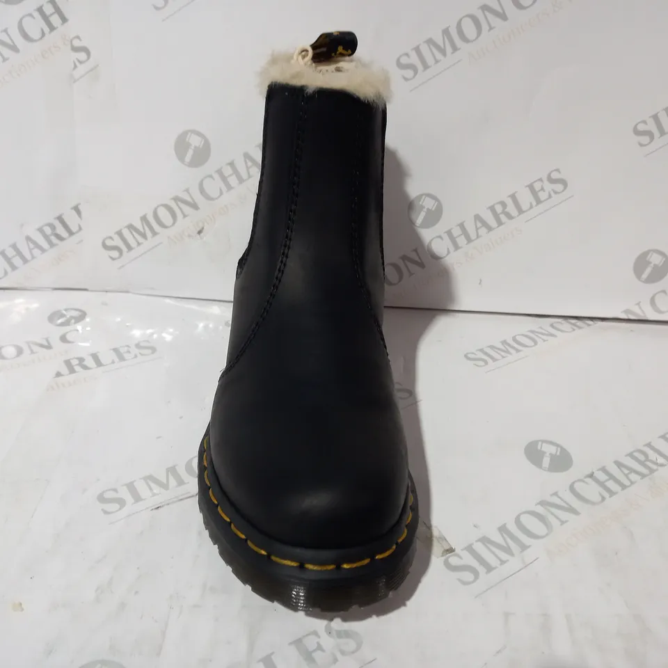 BOXED PAIR OF DR MARTENS LEONORE ANKLE BOOTS IN BLACK UK SIZE 5