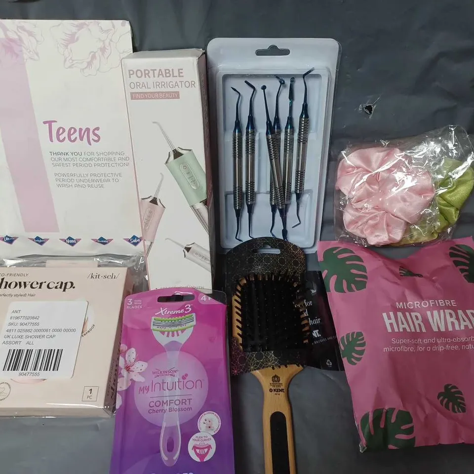 LOT OF APPROXIMATELY 15 ASSORTED HEALTH AND BEAUTY ITEMS TO INCLUDE ORAL IRRIGATOR, HAIR WRAP AND XTREME3 RAZORS