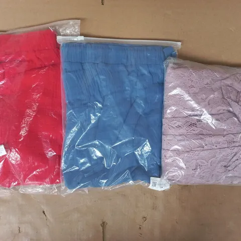 APPROXIMATELY 20 ASSORTED CLOTHING AND FASHION PRODUCTS IN VARIOUS STYLES AND SIZES - COLLECTION ONLY
