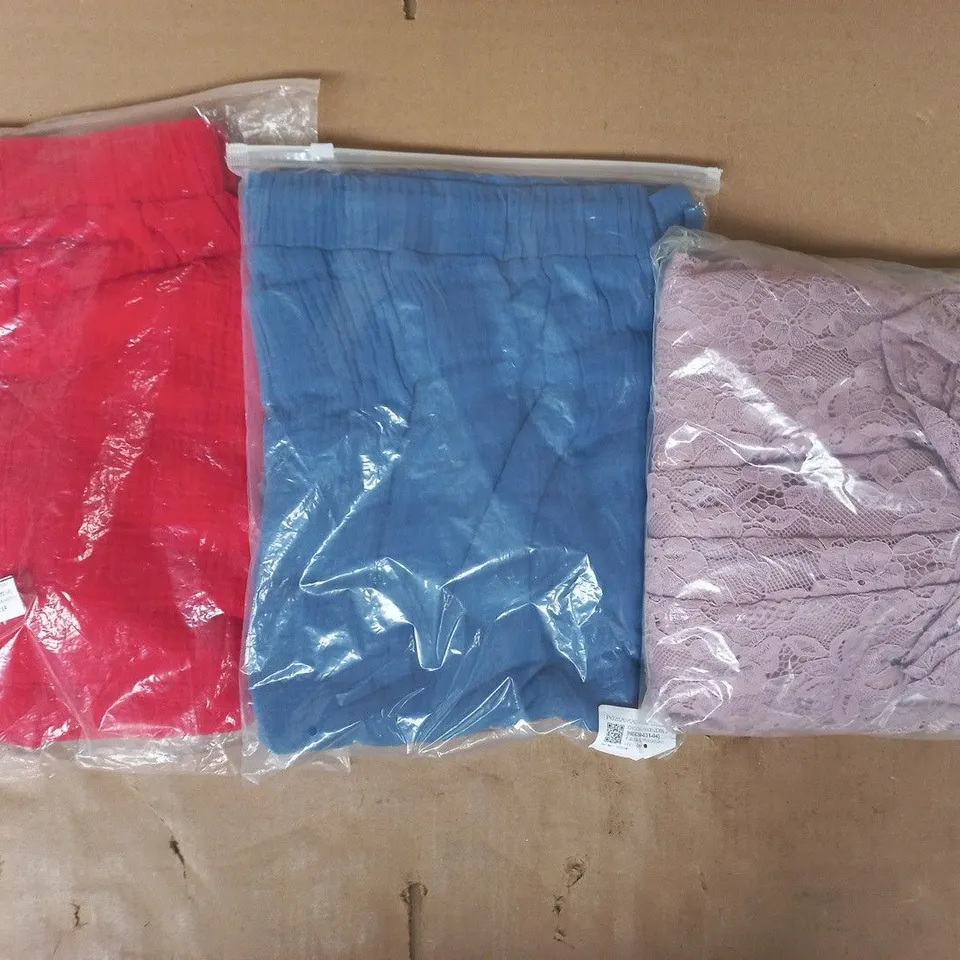 APPROXIMATELY 20 ASSORTED CLOTHING AND FASHION PRODUCTS IN VARIOUS STYLES AND SIZES - COLLECTION ONLY