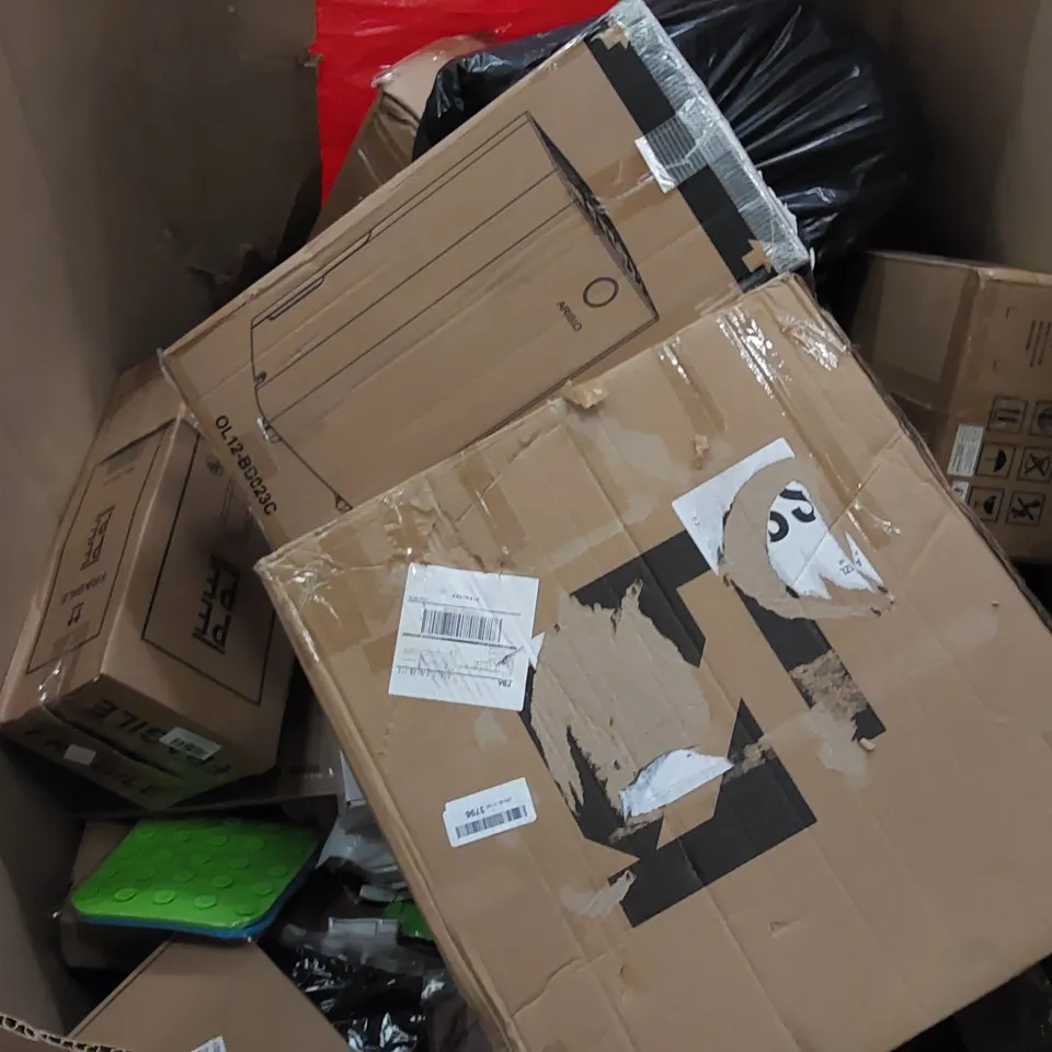 PALLET OF ASSORTED ITEMS INCLUDING: DEHUMIDIFIER, LIGHTED CHRISTMAS DEER, ELECTRIC FOOT MASSAGER, PIZZA OVEN, HANDLED TOILET RISER