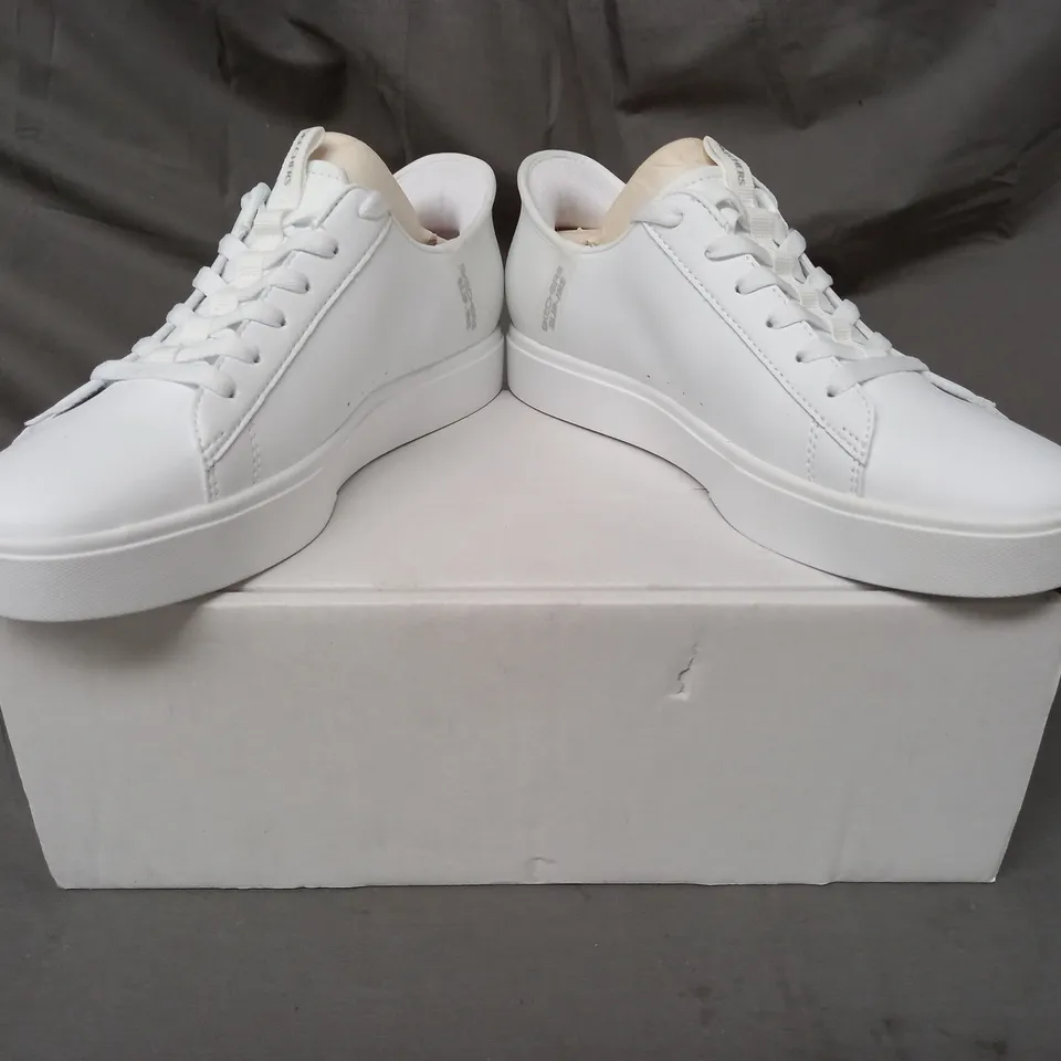 BOXED PAIR OF SKECHERS EDEN FAUX LEATHER TRAINERS IN WHITE SIZE 6.5