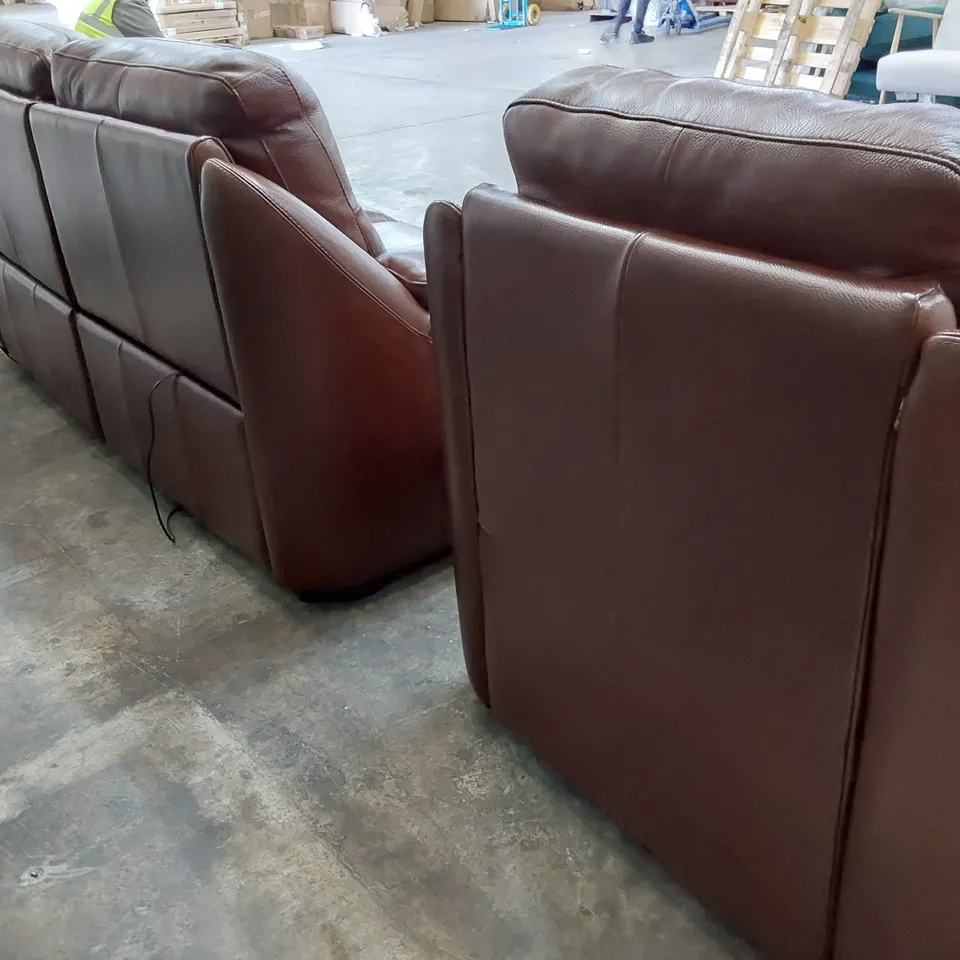 QUALITY ITALIAN DESIGNER LOUNGE SUITE, COMPRISING POWER RECLINING THREE SEATER SOFA, PAIR FIXED EASY CHAIRS & FOOTSTOOL