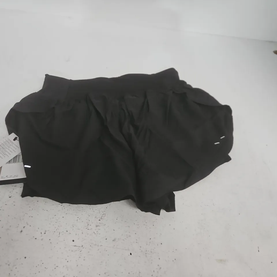 NIKE WOMENS HIGH RISE RUNNING SHORTS IN BLACK - M