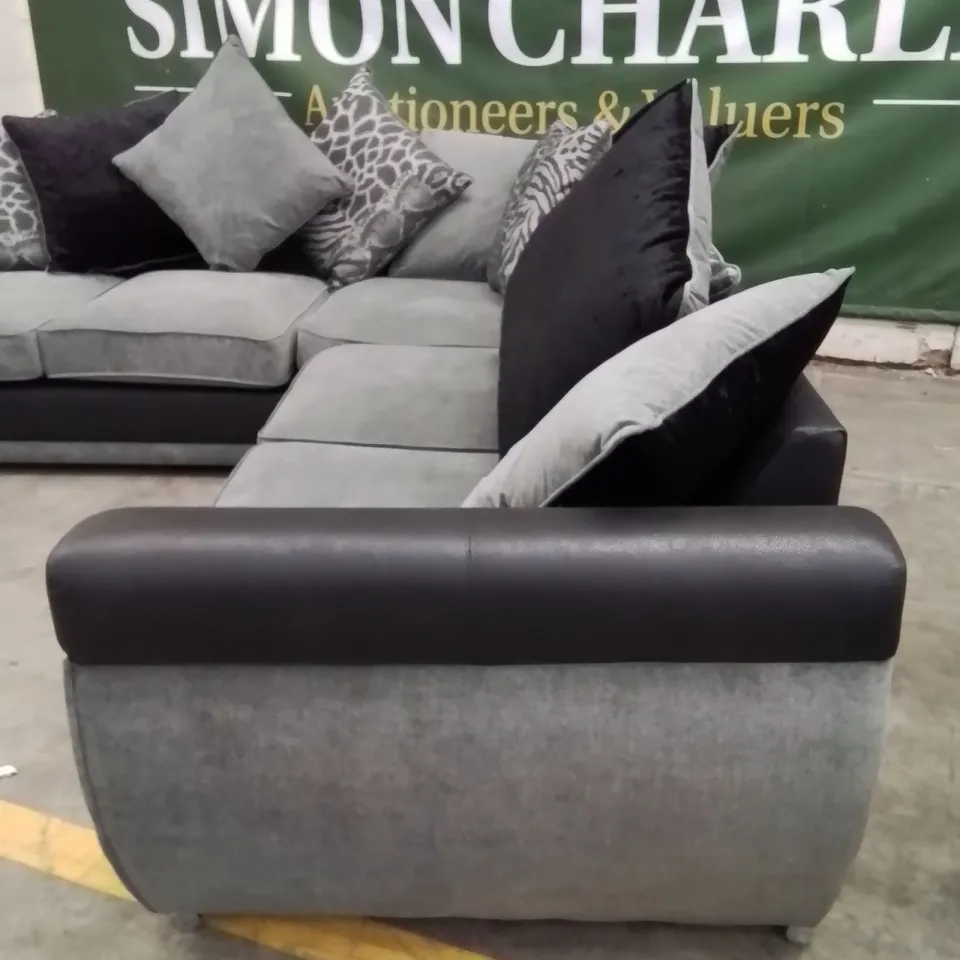 QUALITY DESIGNER FABRIC UPHOLSTERED GREY/BACK CORNER SOFA WITH SCATTER CUSHIONS 