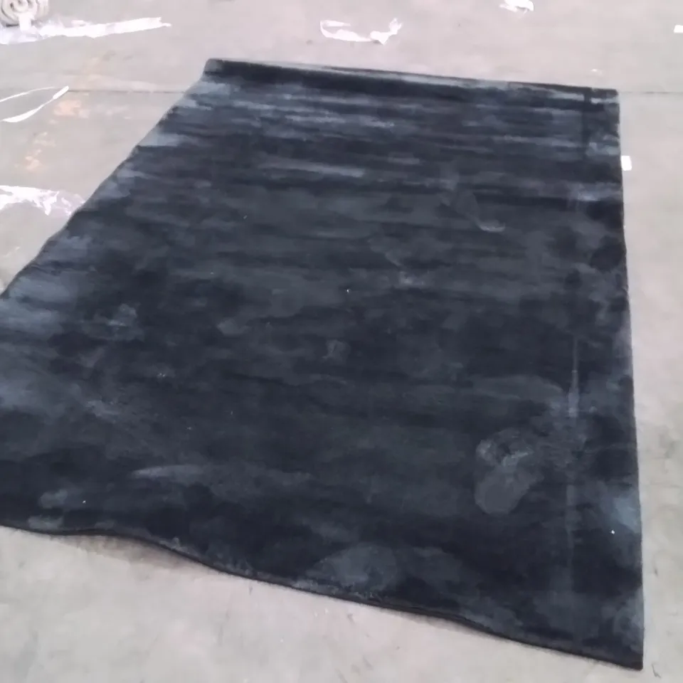 QUALITY DESIGNER AREA RUG - APPROXIMATELY 230X160CM