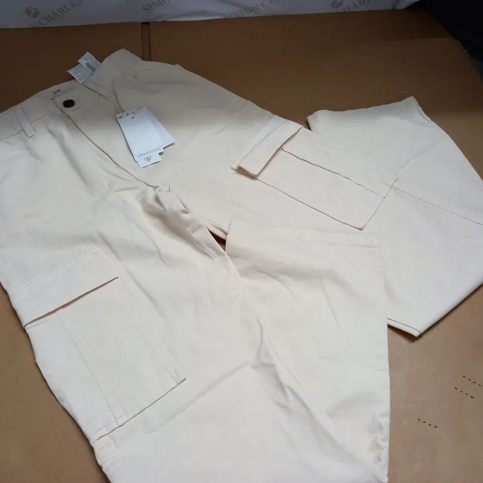STRADIVARIUS CREAM CARGO TROUSERS - UK 8