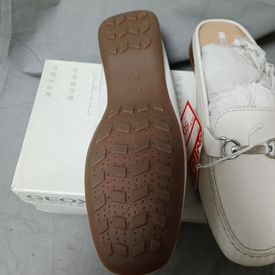 GEOX RESPIRA WHITE LEATHER LOAFERS – UK 7.5 (EU 41)
