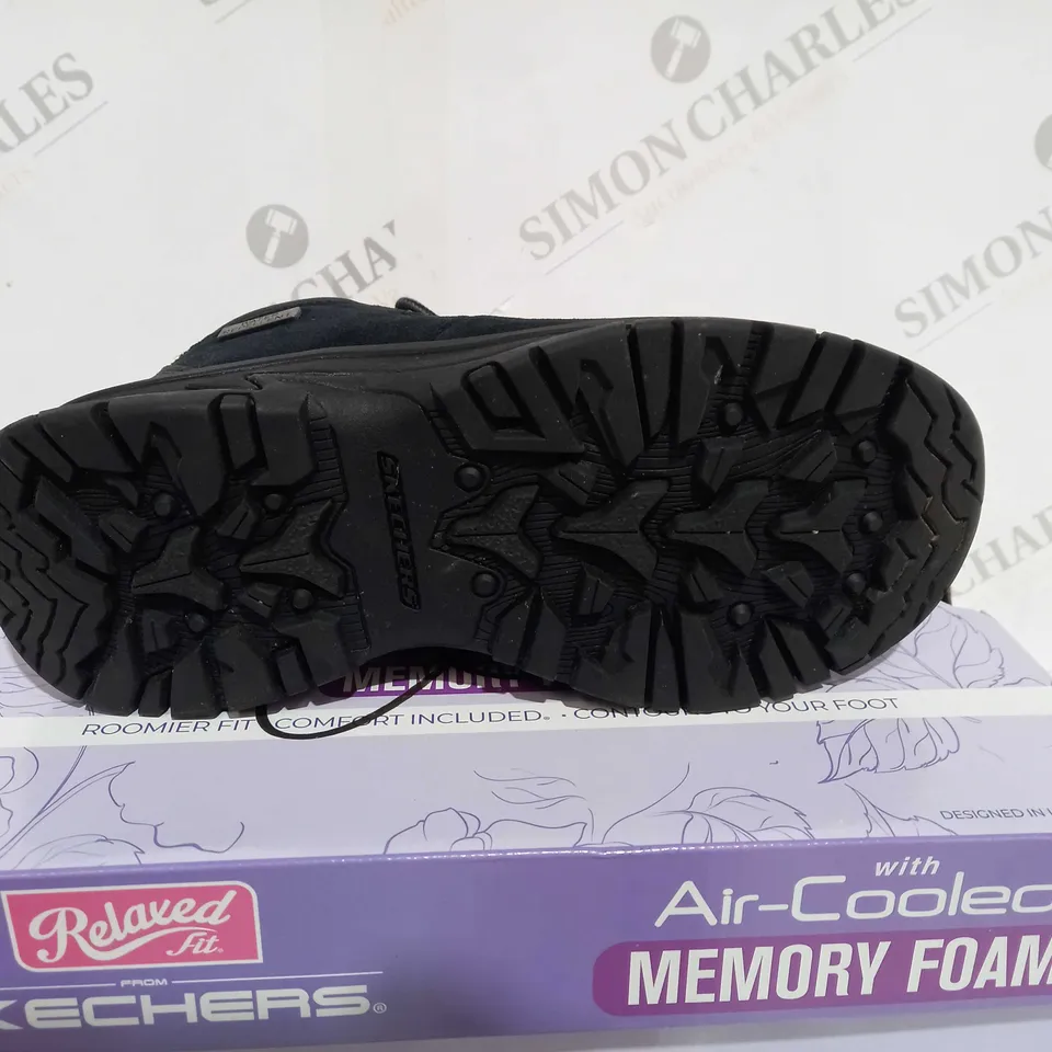 SKETCHERS BLACK HIKING BOOTS SIZE 4