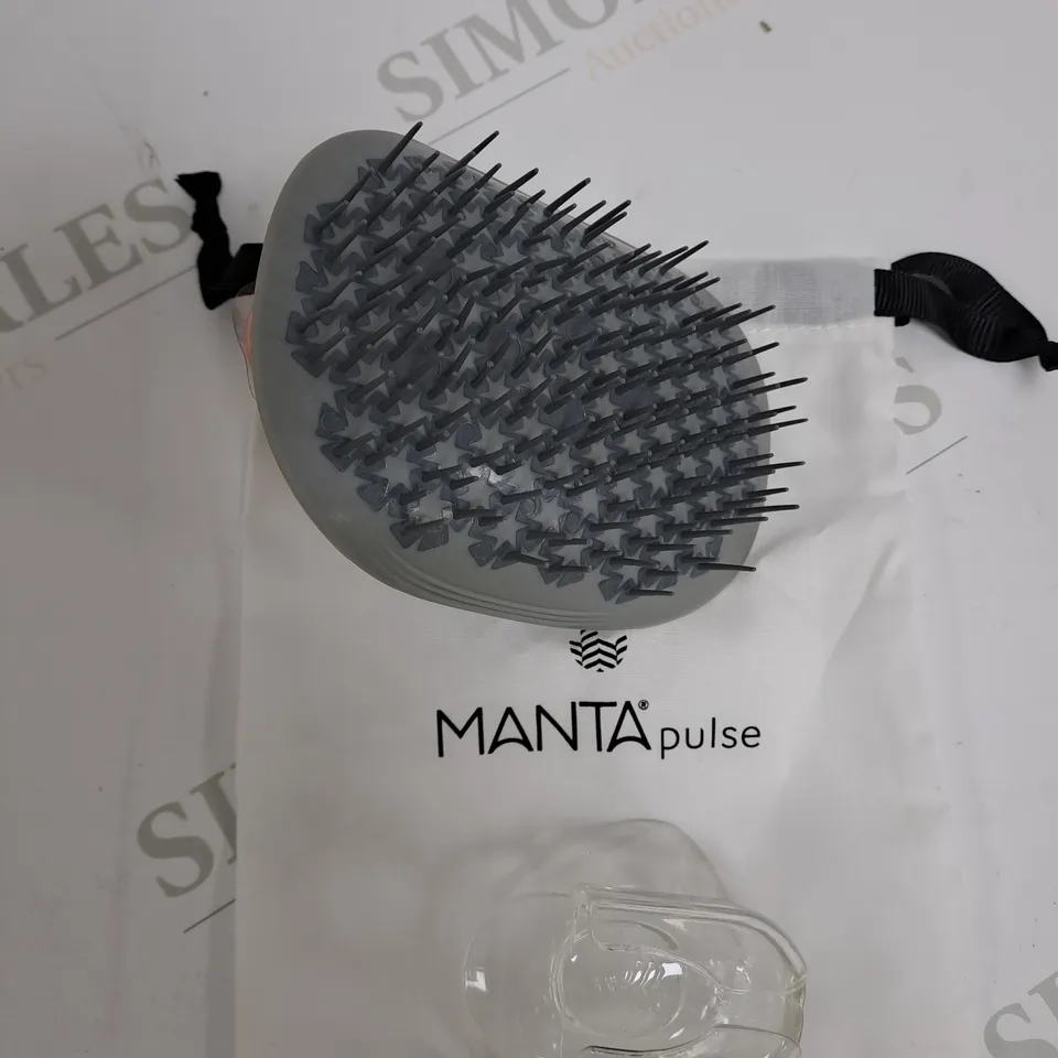 BOXED MANTA PULSE FLEXIBLE HAIRBRUSH