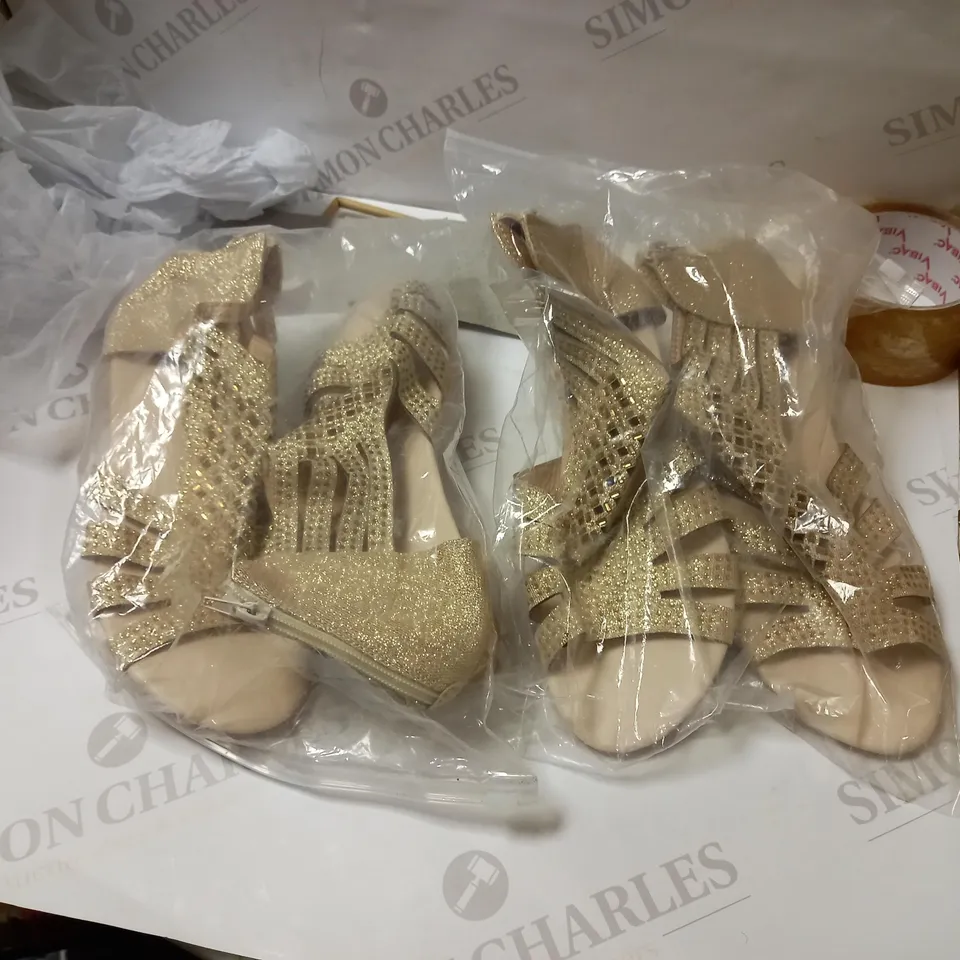LOT OF 2 GOLD GLITTERY FLATS SIZE- 42