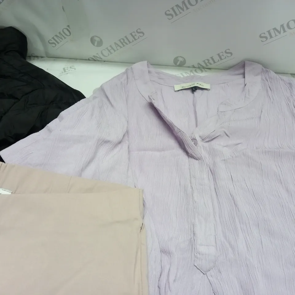 LOT OF 5 ASSORTED CLOTHING ITEMS TO INCLUDE PADDED BENCH COAT AND MAISON DE NIMES BLOUSE IN VARIOUS SIZES