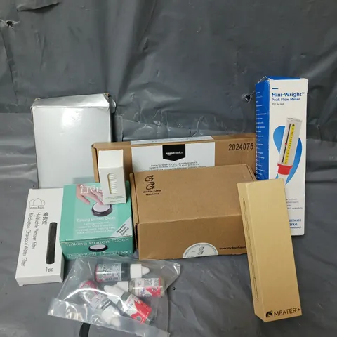 APPROXIMATELY 12 ASSORTED HOUSEHOLD ITEMS TO INCLUDE PEAK FLOW METER, TALKING BUTTON CLOCK, CHARCOAL WATER FILTER, ETC