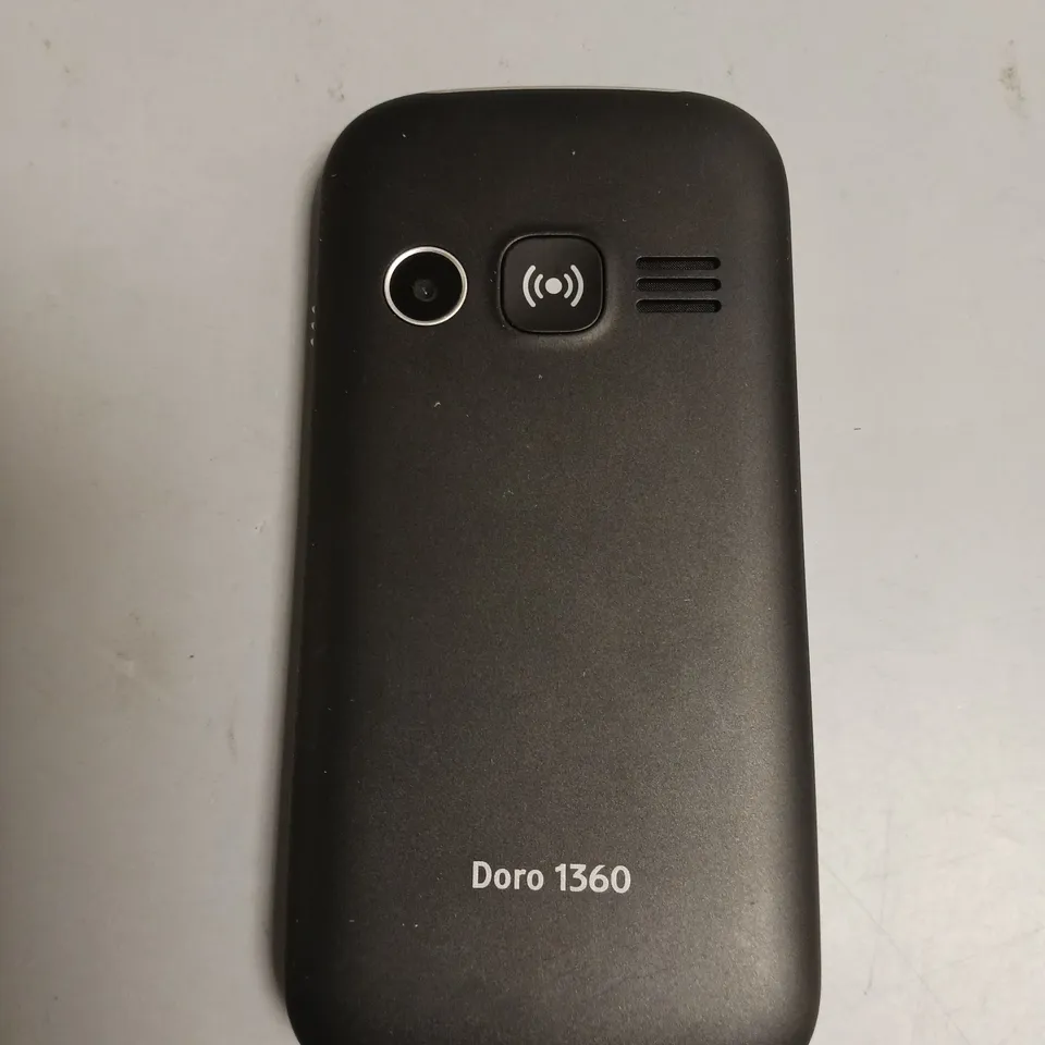 DORO DUAL SIM CAMRA PHONE BLUETOOTH ENABLED INCLUDES CHARGING CABLE AND PLUG