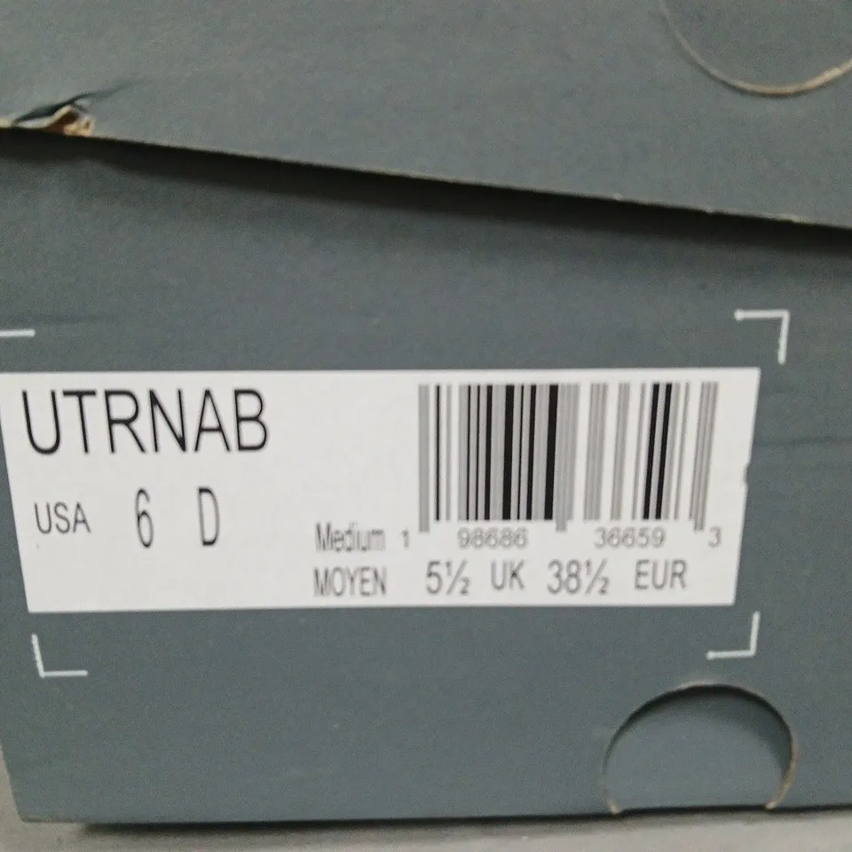 BOXED NEW BALANCE MEN’S RUNNING SHOES IN GREY/BLACK - UK 5.5