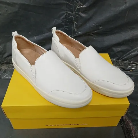 BOXED PAIR OF VIONIC SLIP ON SHOES - SIZE 6