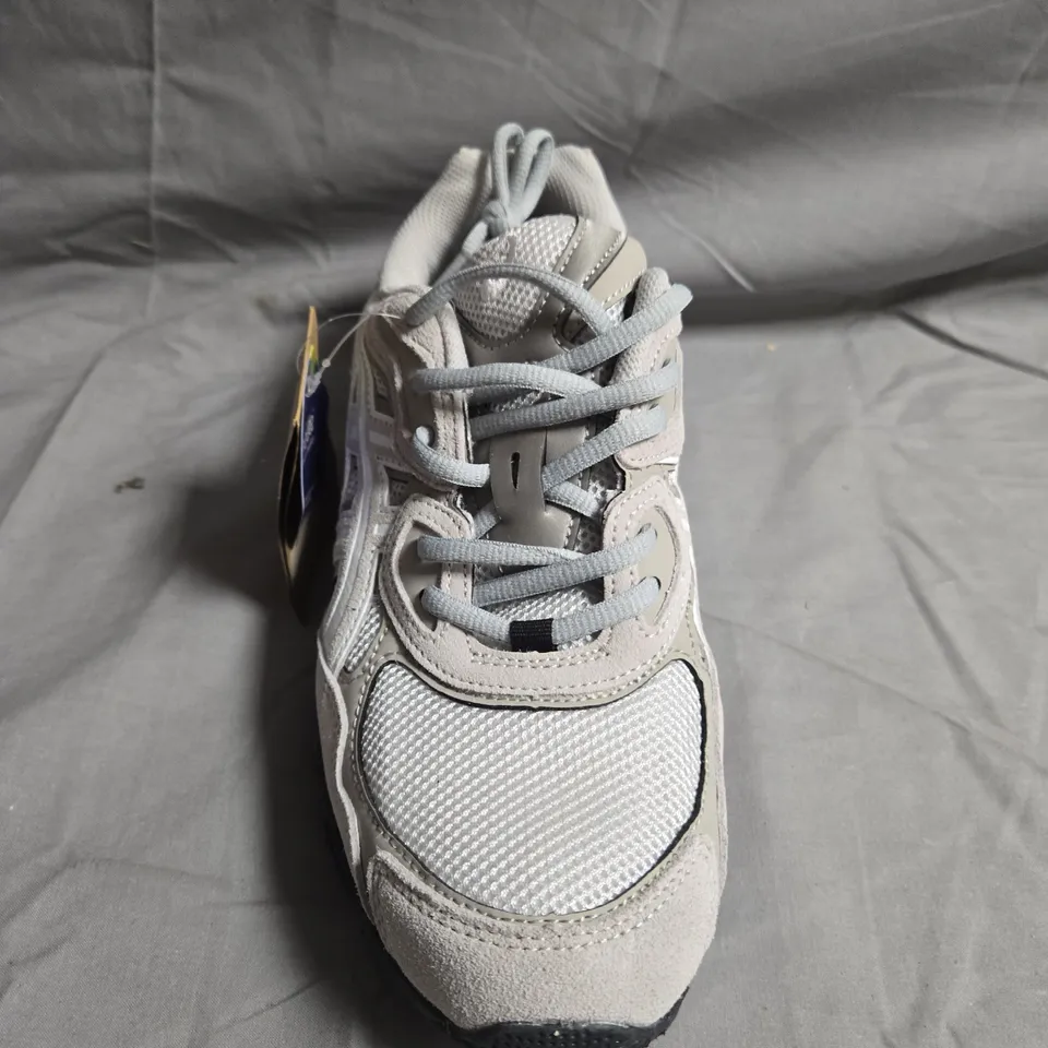 UNBOXED PAIR OF ASICS GLACIER GREY TRAINERS - UK SIZE 9