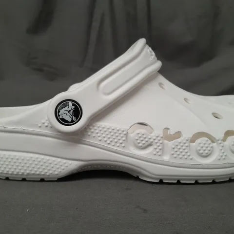 PAIR OF CROCS BAYA CLOGS IN WHITE UK SIZE M3/W4