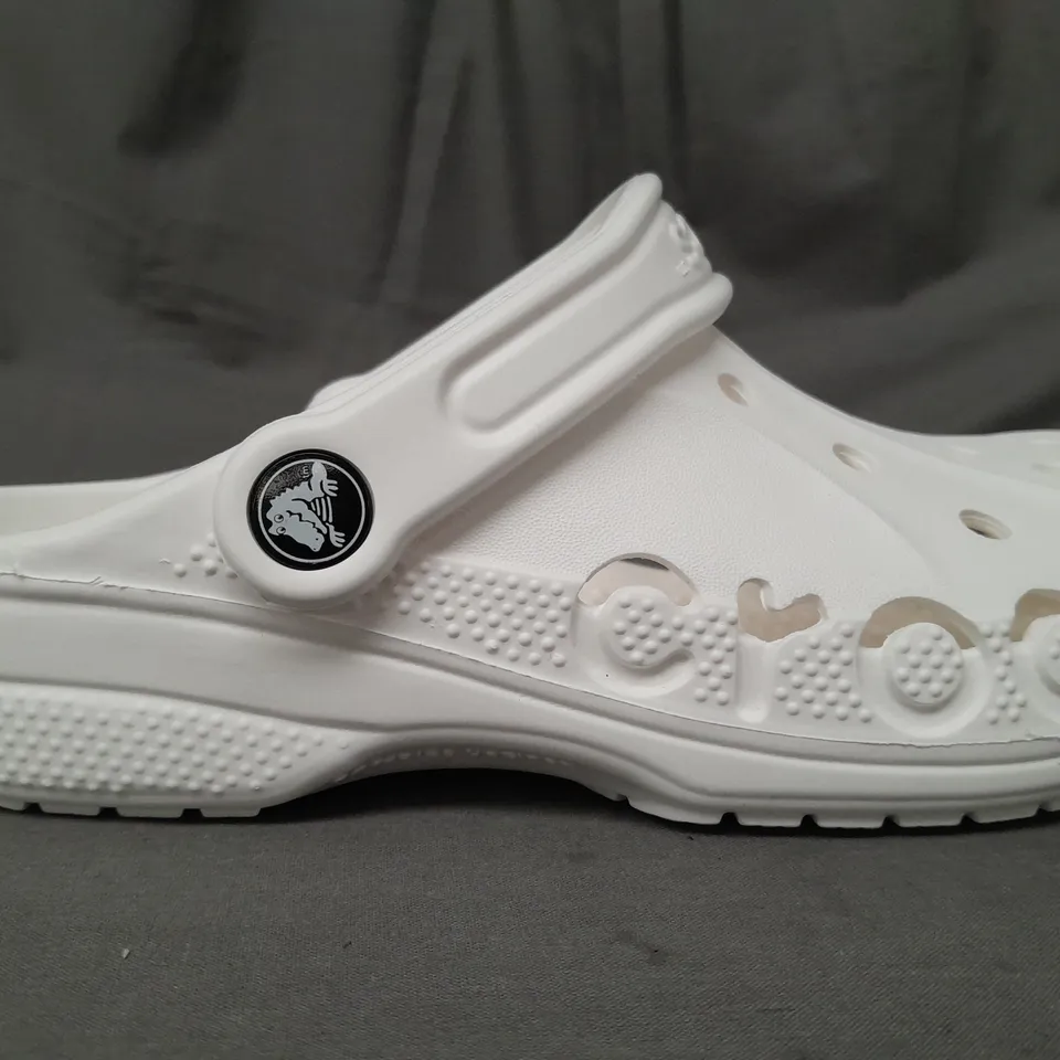 PAIR OF CROCS BAYA CLOGS IN WHITE UK SIZE M3/W4