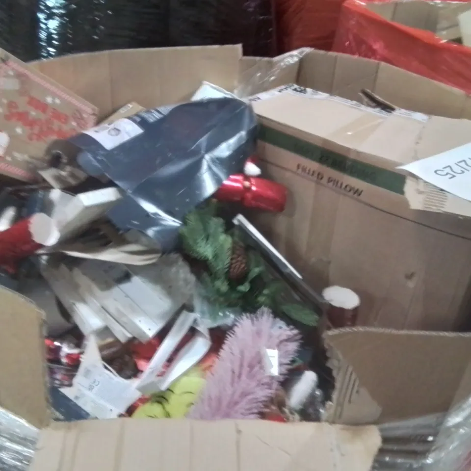 PALLET OF ASSORTED HOUSEHOLD GOODS AND PRODUCTS TO INCLUDE;CHRISTMAS DECORATIONS,CHRISTMAS TREE,FILLED PILLOW