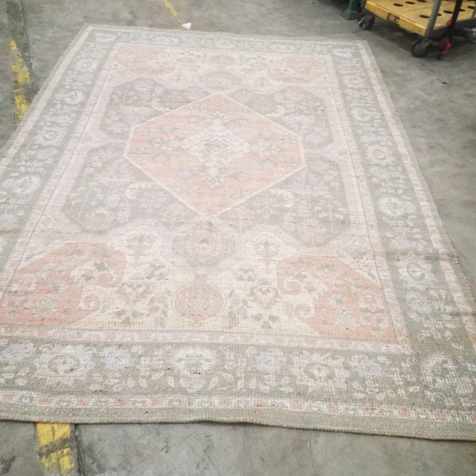 QUALITY DESIGNER AREA RUG - APPROXIMATELY 296X210CM
