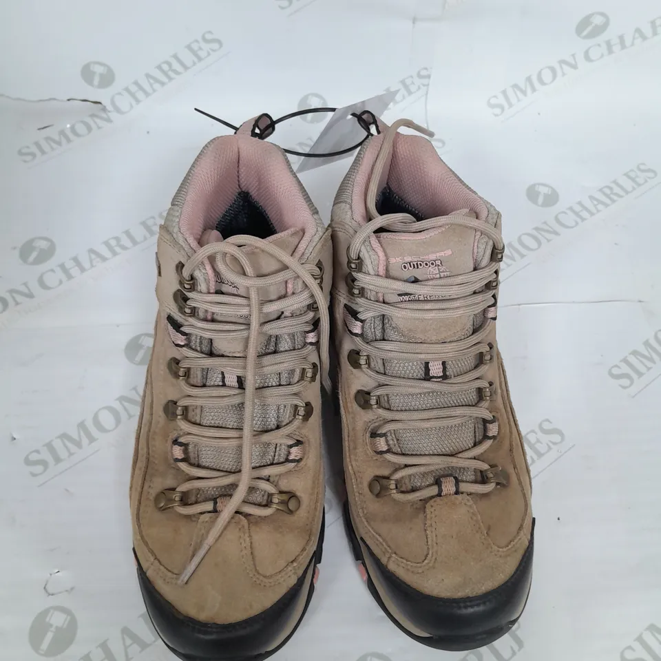 SKECHERS ALPINE WATERPROOF BOOT IN NATURAL SIZE 4.5