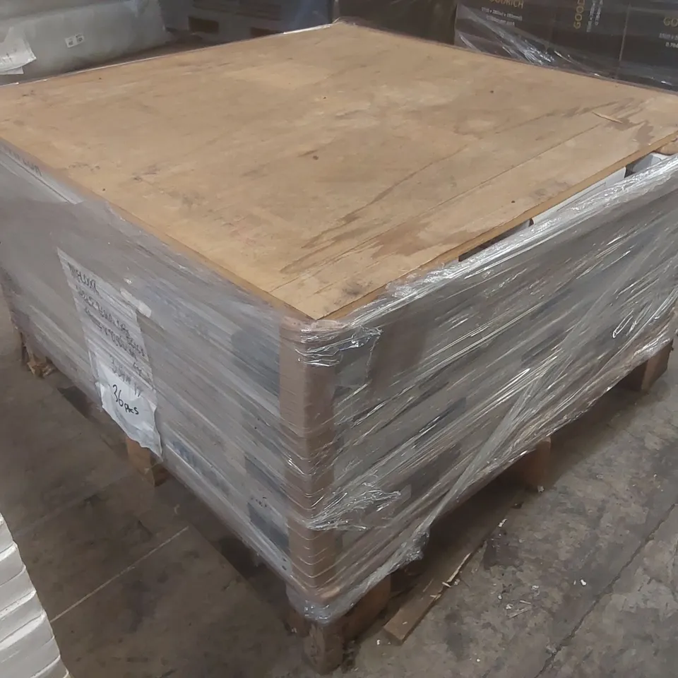 PALLET CONTAINING APPROXIMATELY 36x PACKS OF BRAND NEW MFLOOR HALF BOND OAK 91.44 X 22.86CM (2.5MM) - 3.34m² pp