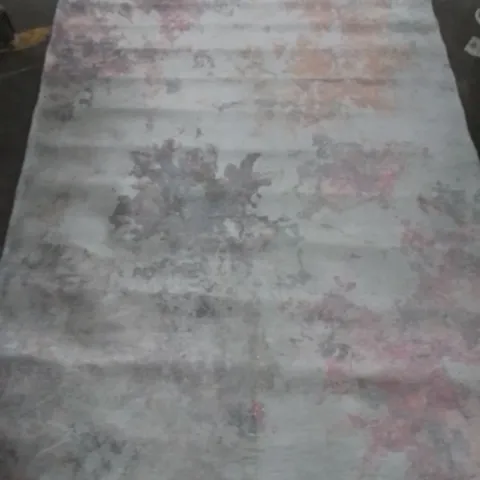 Rug with light colour tones. 220x157cm