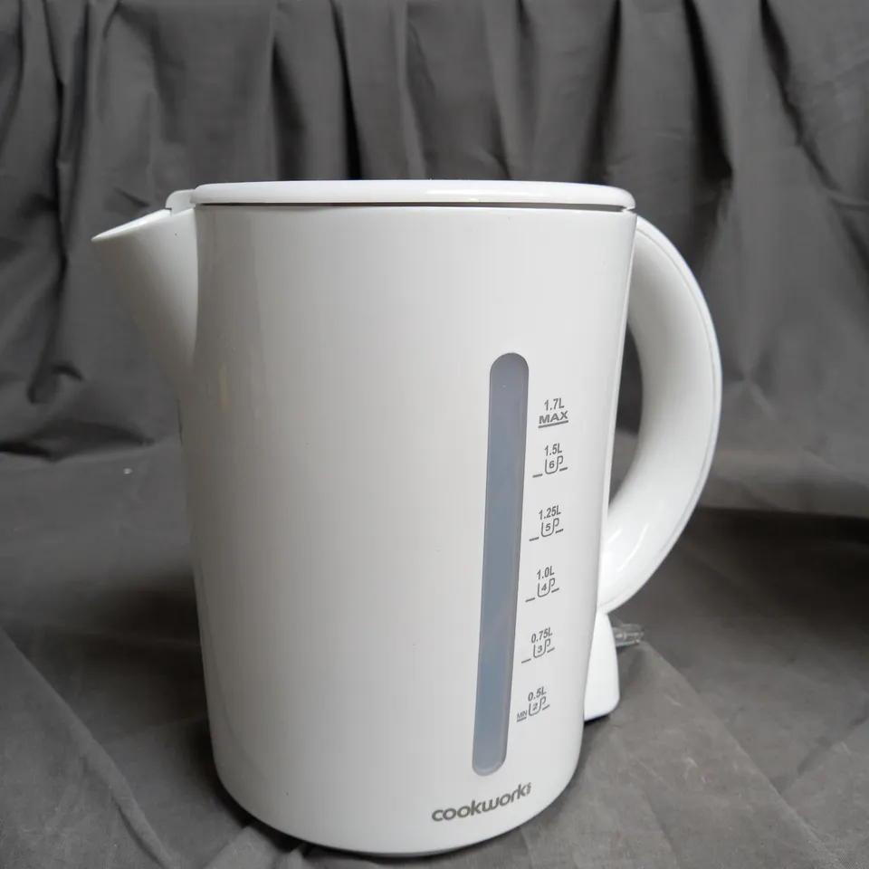 BOXED WHITE 1.7L KETTLE 