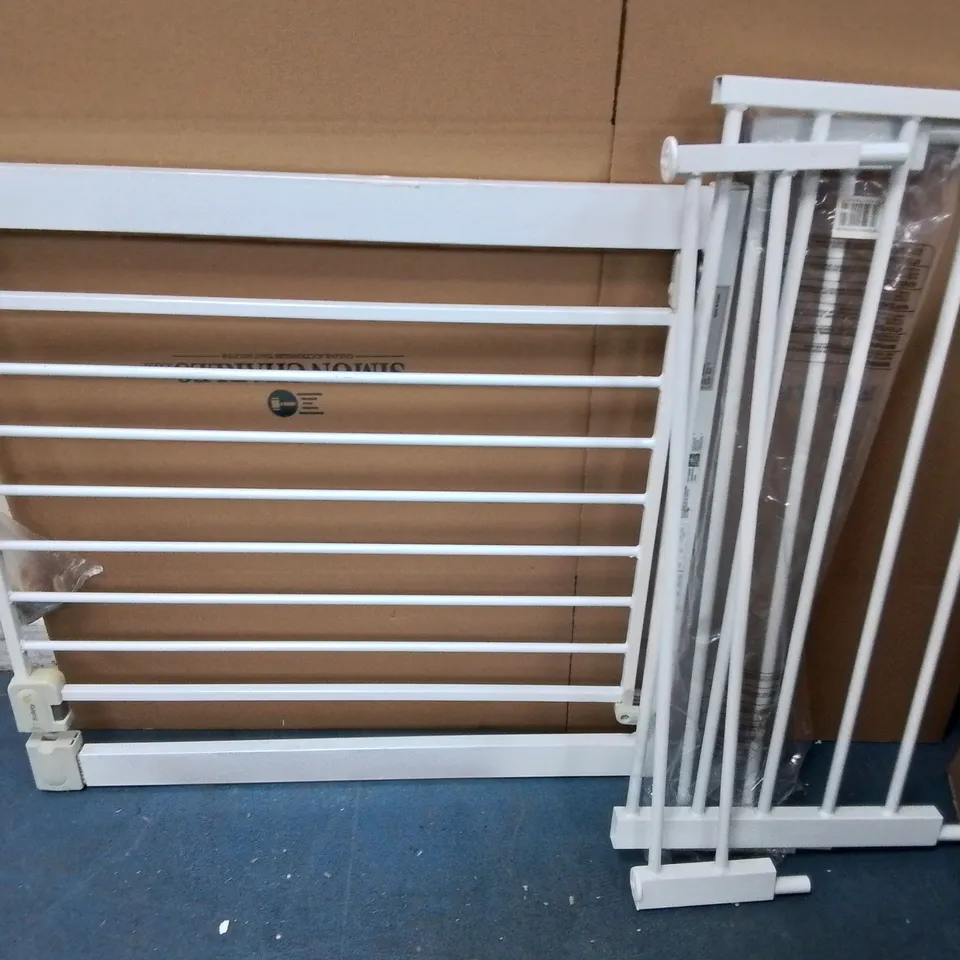 WHITE METAL SAFETY GATE