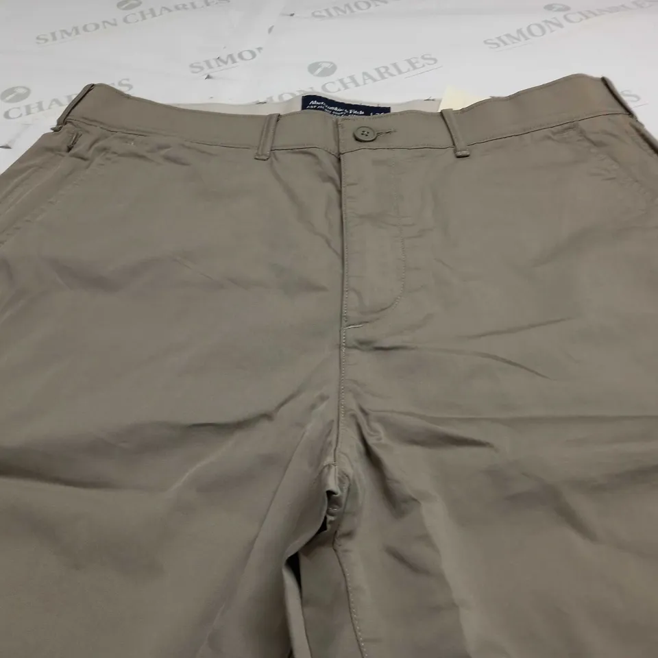 ABERCROMBIE & FITCH ALL DAY STRETCH SHORTS IN STONE - SIZE 34