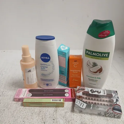 APPROXIMATELY 20 ASSORTED HEALTH & BEAUTY PRODUCTS TO INCLUDE NIVEA CREME SOFT, BRUSHWORKS NAIL FILES, HAIRBURST LASH & BROW ENHANCING SERUM, ETC - COLLECTION ONLY