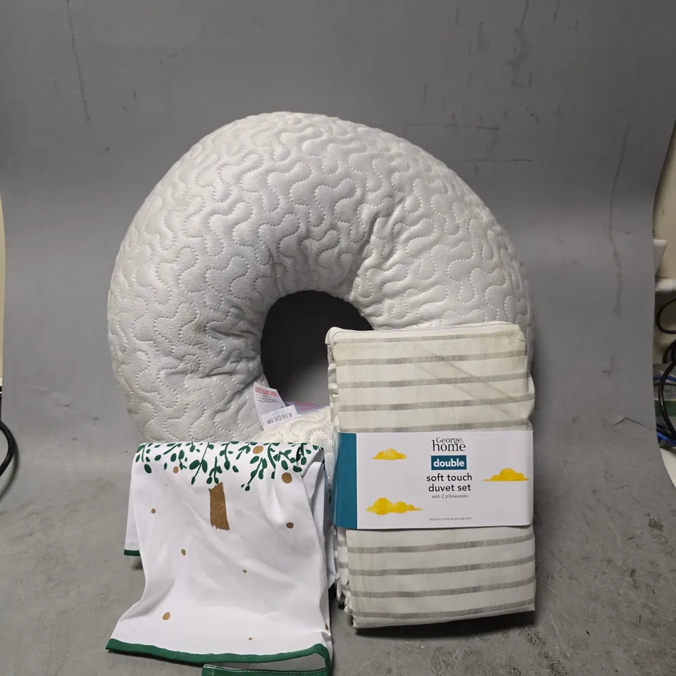 BOX OF APPROXIMATELY 12 ASSORTED ITEMS TO INCLUDE - SOFT TOUCH DUVET SET , DONUT NURSING PILLOW ETC