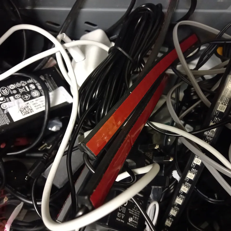 BOX OF APPROX 20 ASSORTED ELECTRICAL ITEMS TO INCLUDE BT LANDLINE PHONE, EE MINI HUB, ULL POWER SUPPLY, ETC 